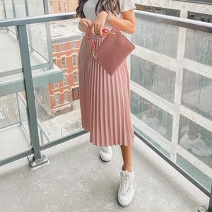 Midi pleated pink skirt